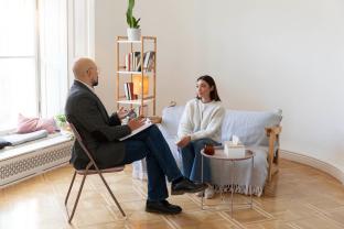 
Psicologia na saúde integral: acolhimento e cuidado multidisciplinar
