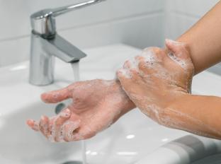 
Higienização das mãos: um hábito simples que causa um grande hábito na prevenção de doenças
